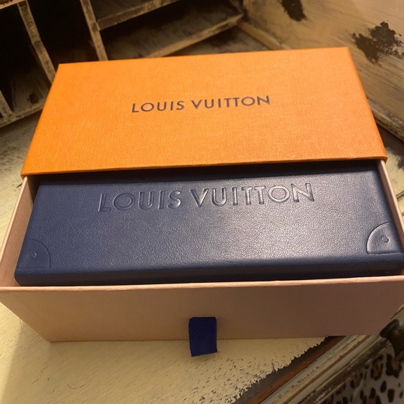 Louis Vuitton Blade Square Sunglasses - Picture 9 of 9